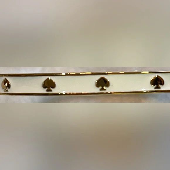 NWT stunning kate spade New York Spot The Spade Enamel Bangle in creamy white - Picture 3 of 9